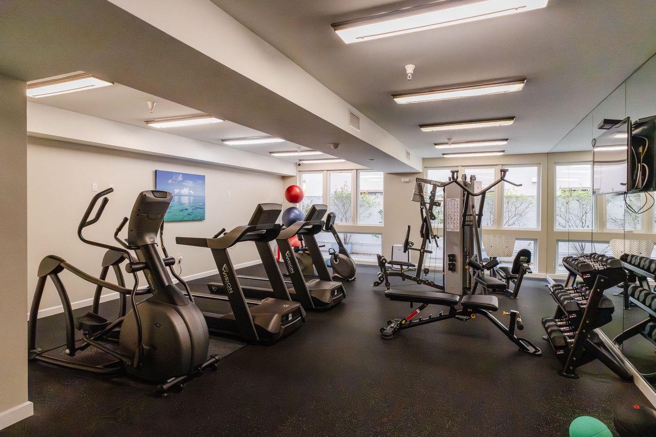 441 S Barrington Ave Unit: 109, Brentwood 