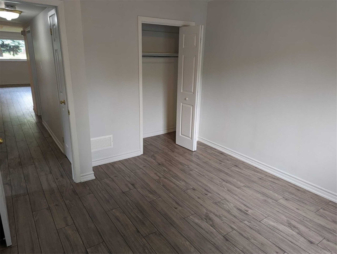 61 Mississauga Rd N 1