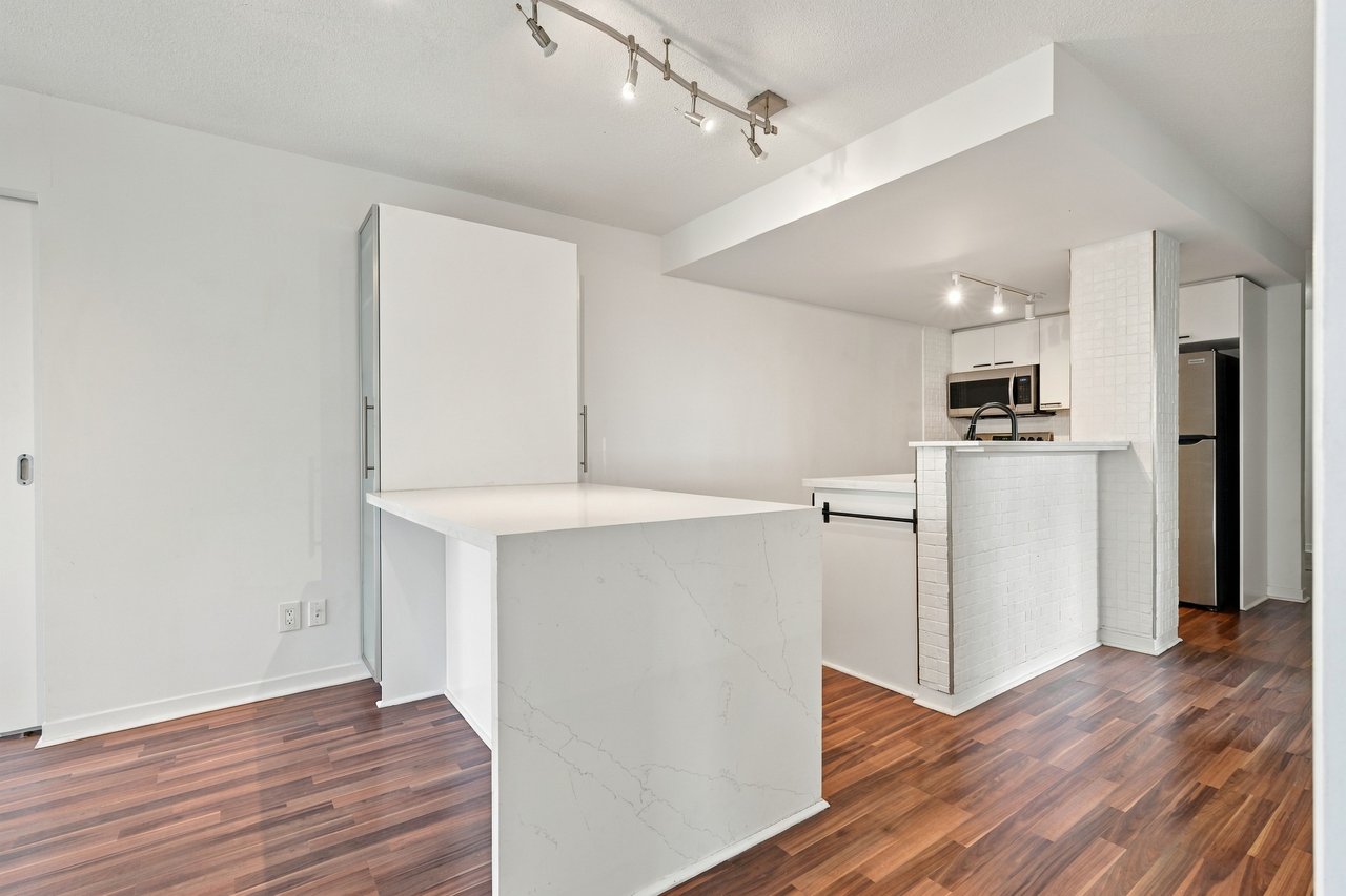Immaculate 2 Bedroom Corner Unit