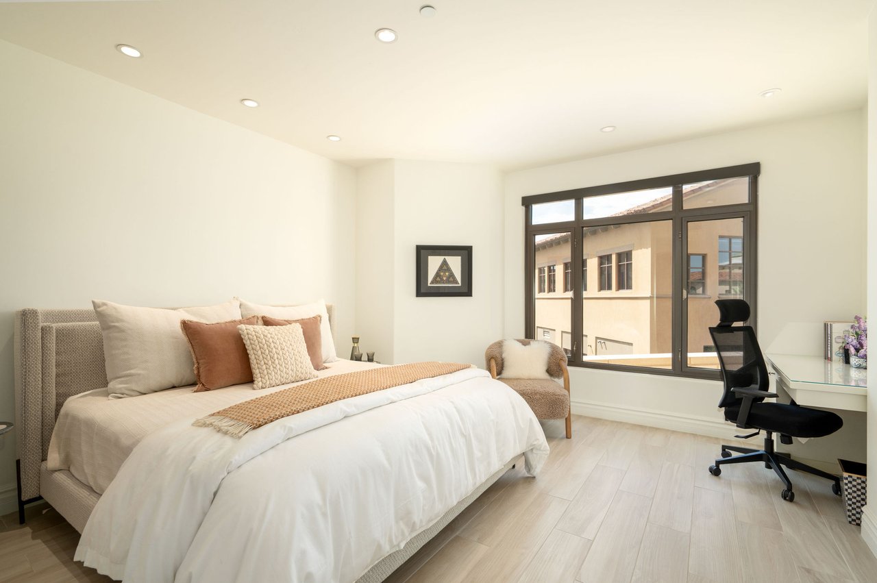 7175 E CAMELBACK Road, 301