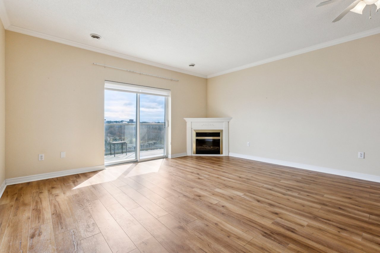 60 Wyndham Street S #909