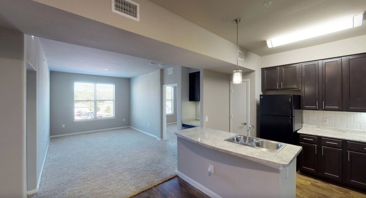 Wonderful 1/1 living south of Austin downtown