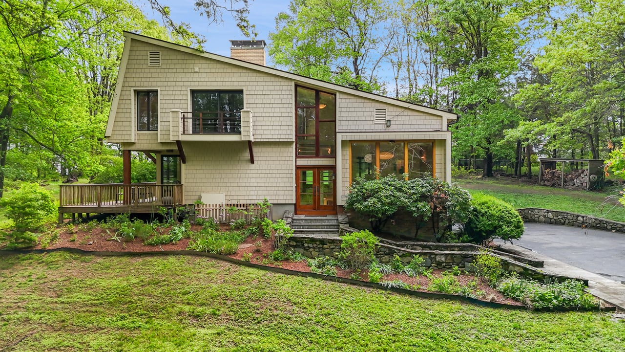 25 Moseman Avenue