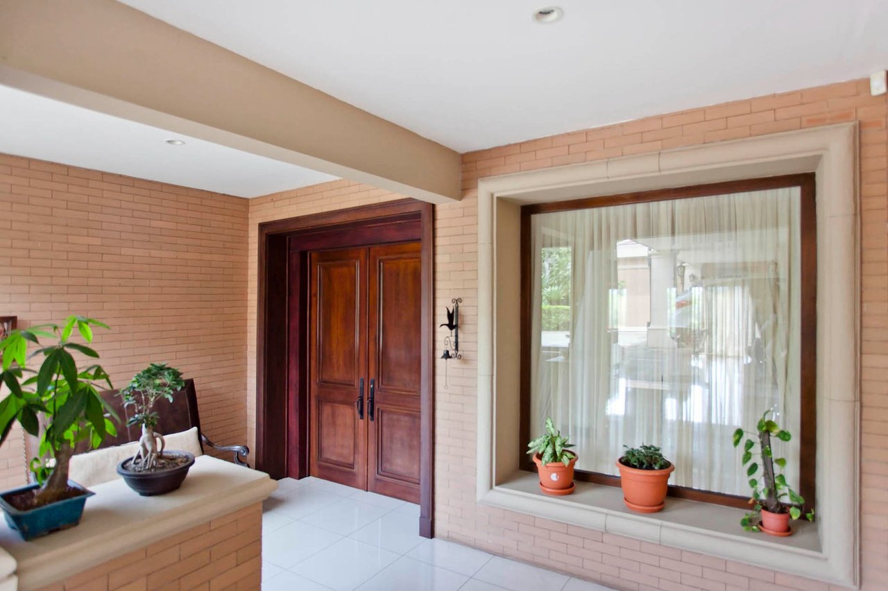 Classic Colonial Garden Estate, Curridabat, San Jose