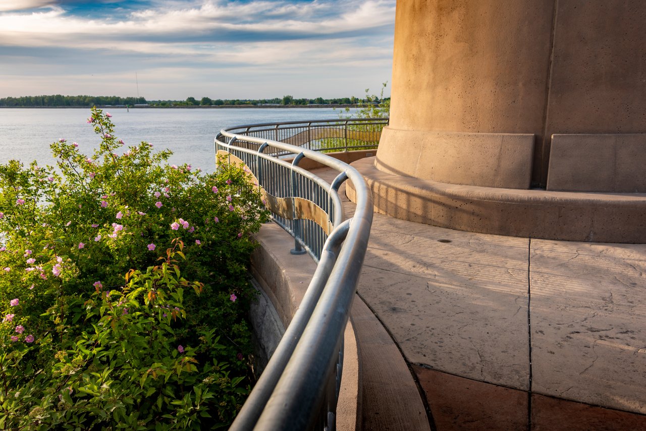 River views by beautiful light house in Tri-Cities Washington