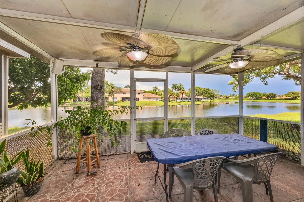 Lakefront Townhouse in Pembroke Pines
