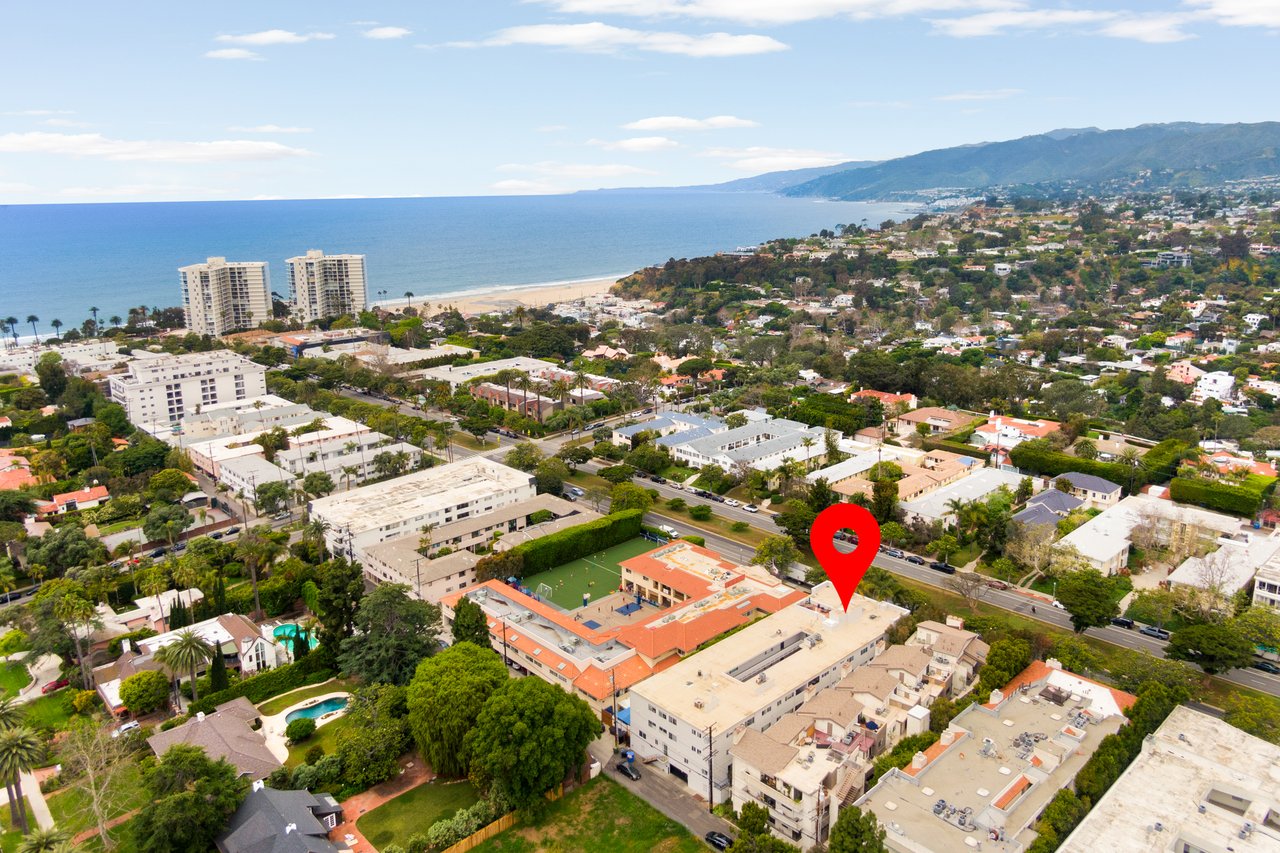  446 San Vicente Blvd #304, North of Montana
