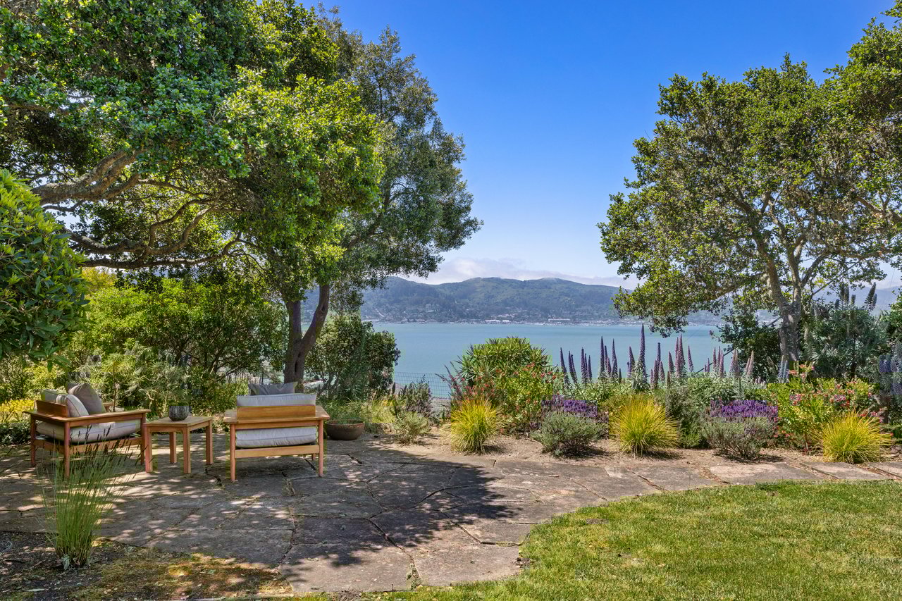 Rare 1+ Acre Dream Site