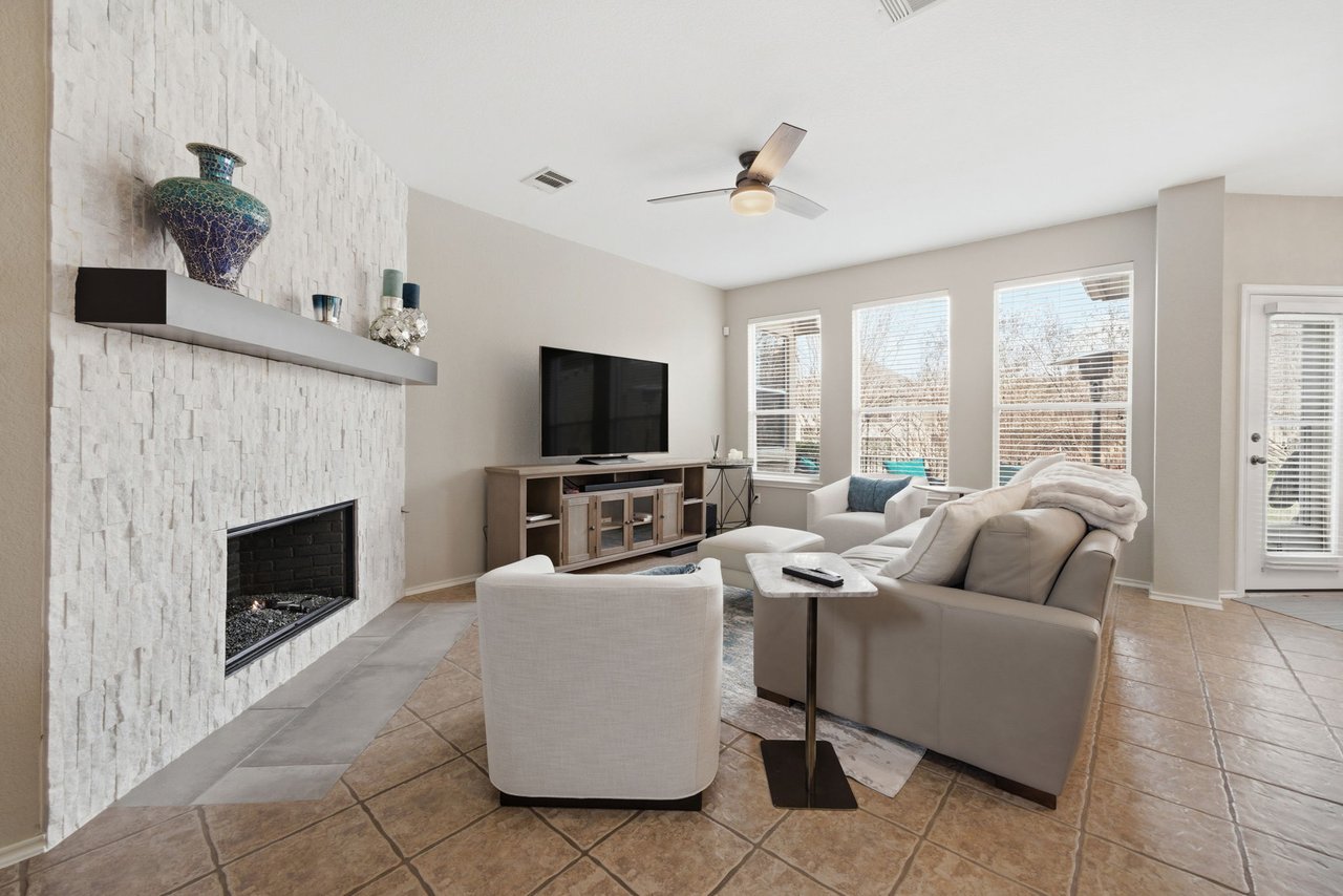 Elegantly Updated Lakeway Retreat w/ New Roof