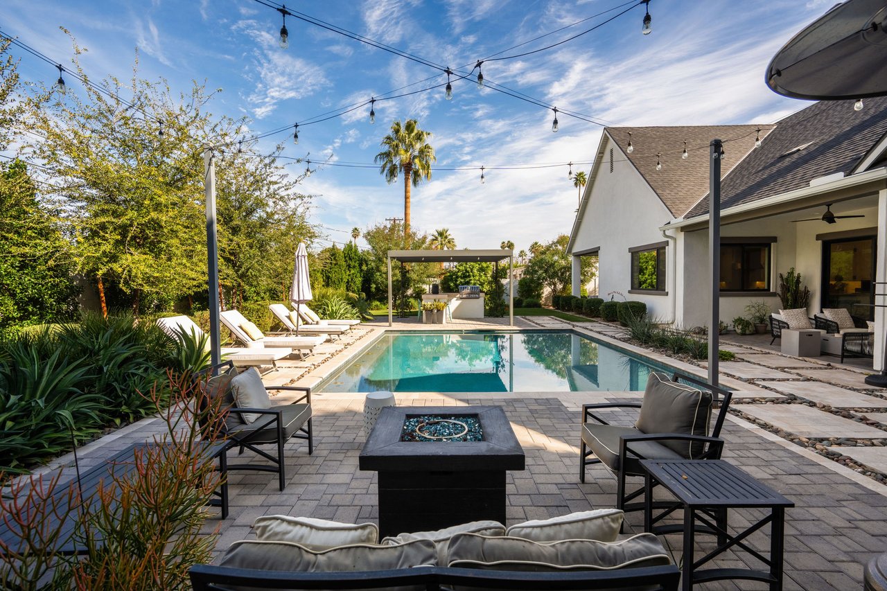 3226 E GLENROSA Avenue