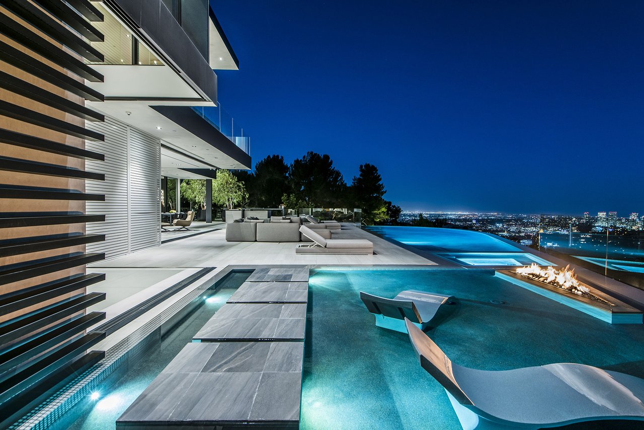 1677 N. Doheny Drive