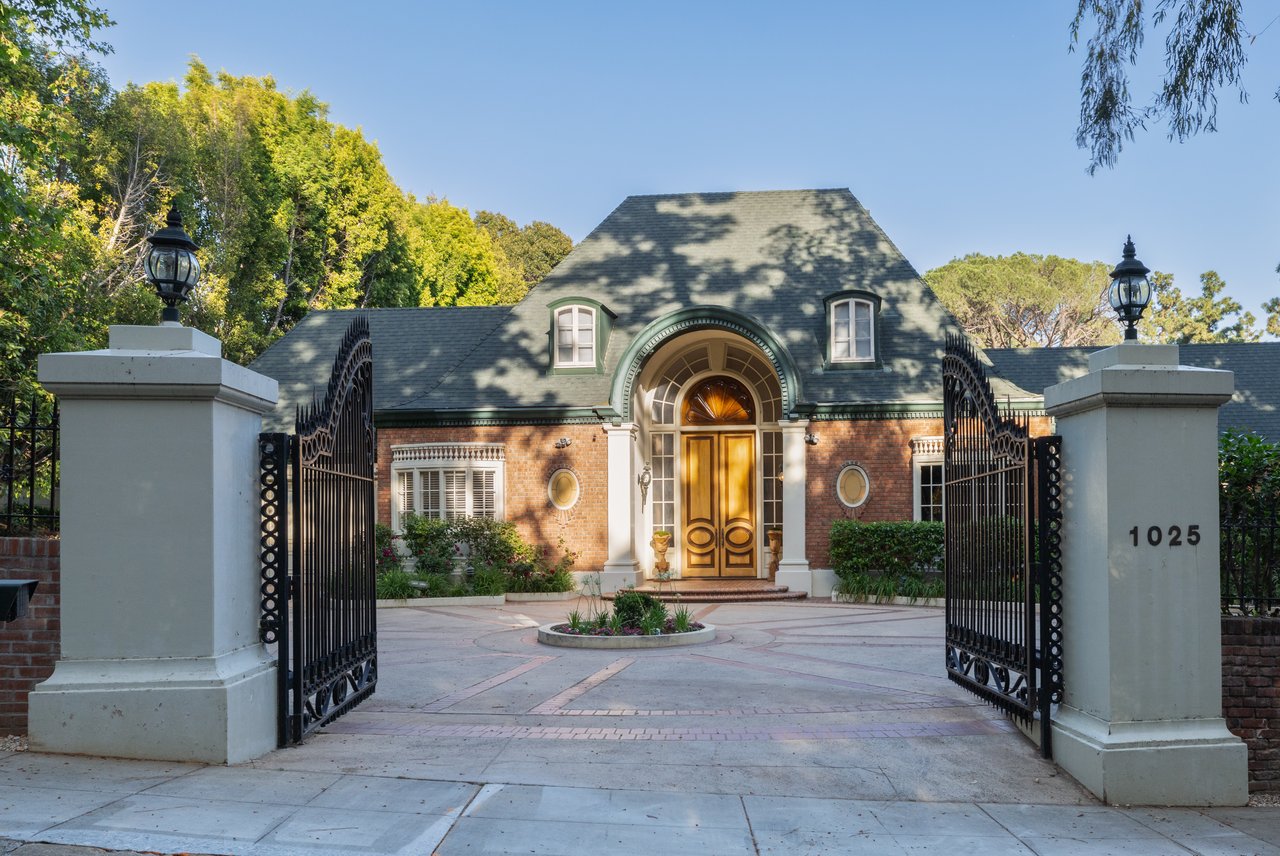 1025 N Crescent Dr, Beverly Hills