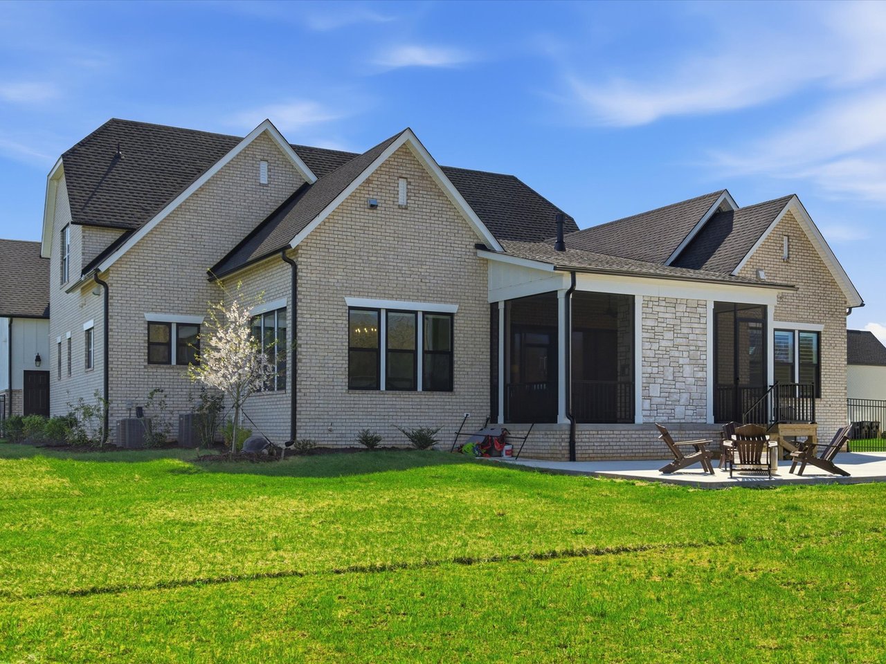 1008 Broadmoor
