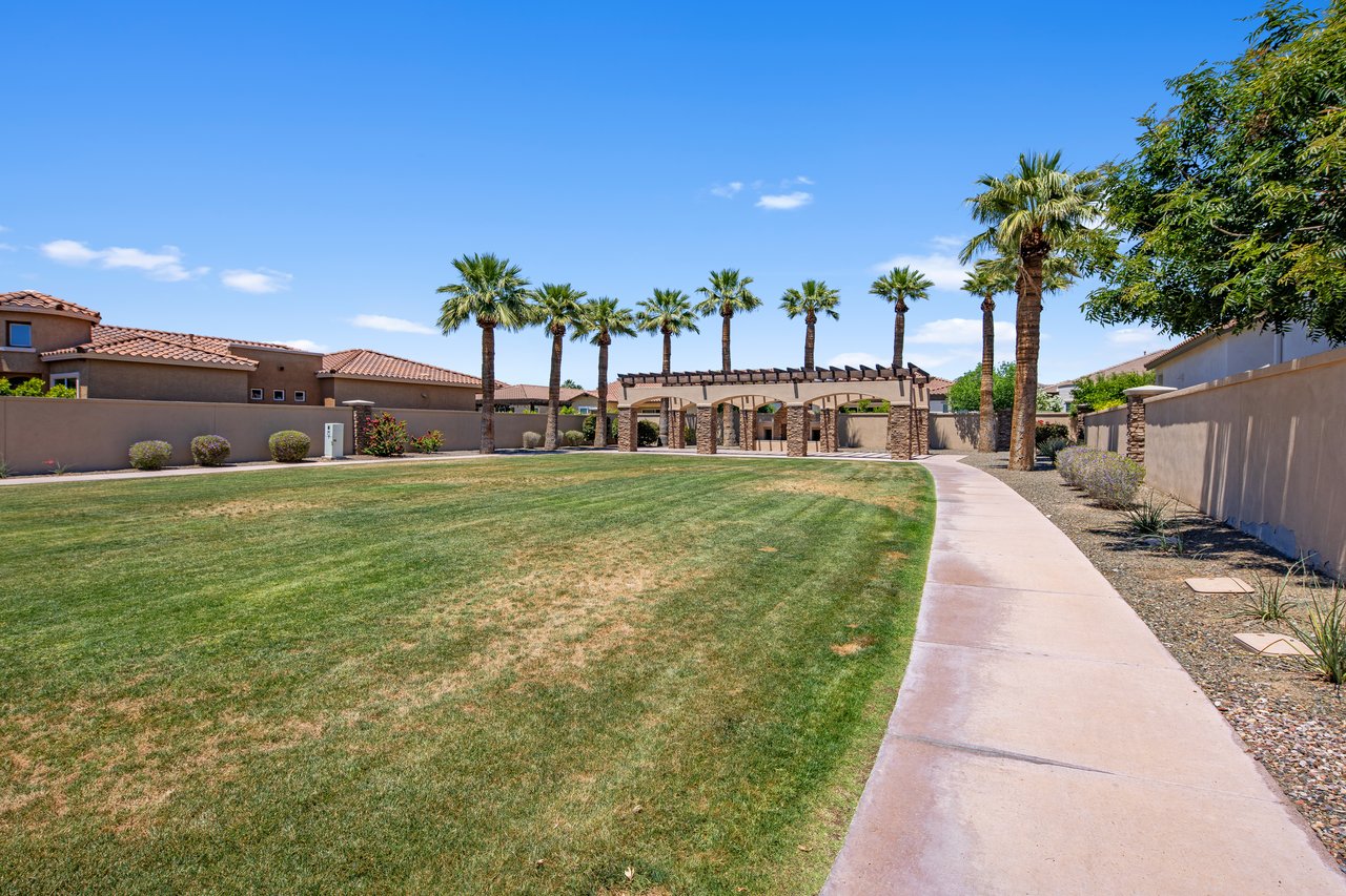 2932 E Madison Vistas