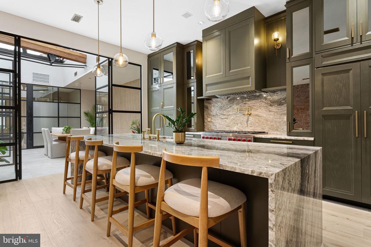 2017 Sansom St, Philadelphia, PA 19103