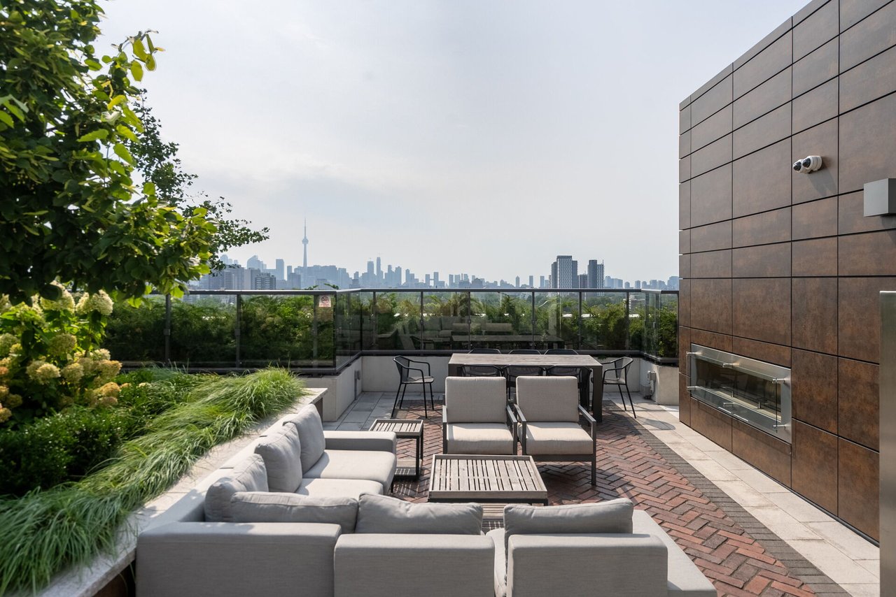 A Grande Penthouse In The Annex
