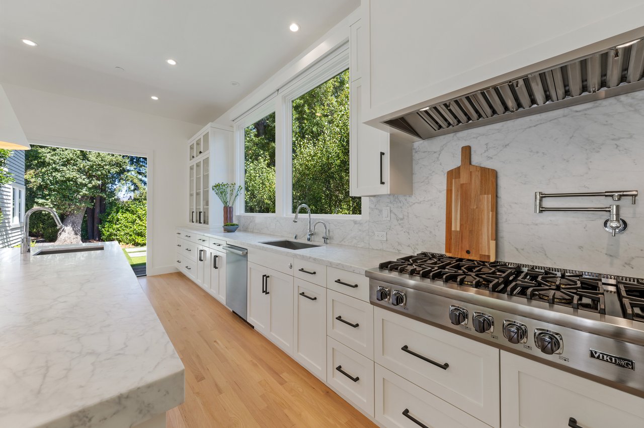 Private, Modern Compound in Premier Ross Location