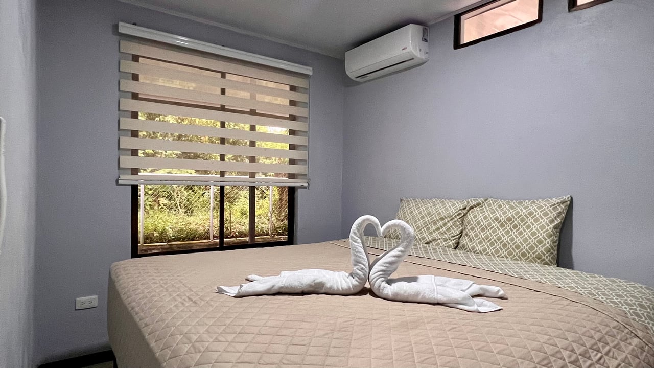 3-Bedroom Home with Large Pool and Garden in Bahía