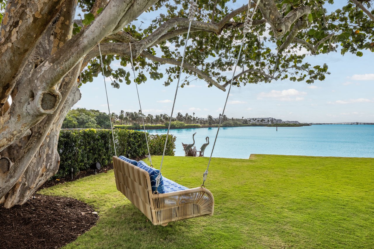 Dutch Colonial Direct Waterfront