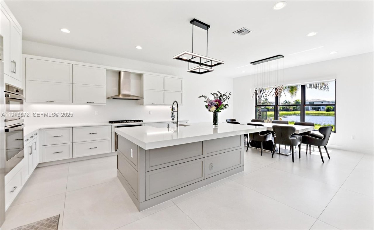 17182 Windy Pointe Ln