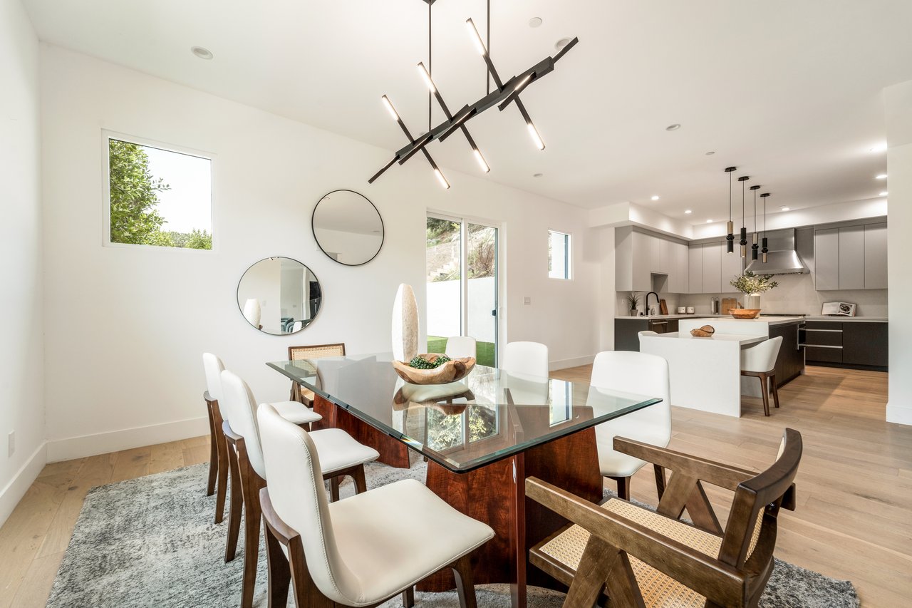 350 Mount Carmel Dr, Glendale 