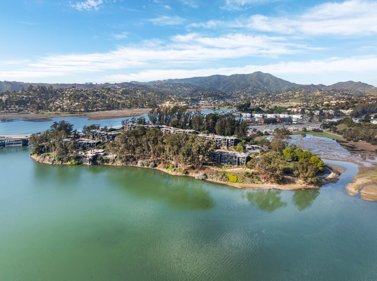 87 De Silva Island Drive