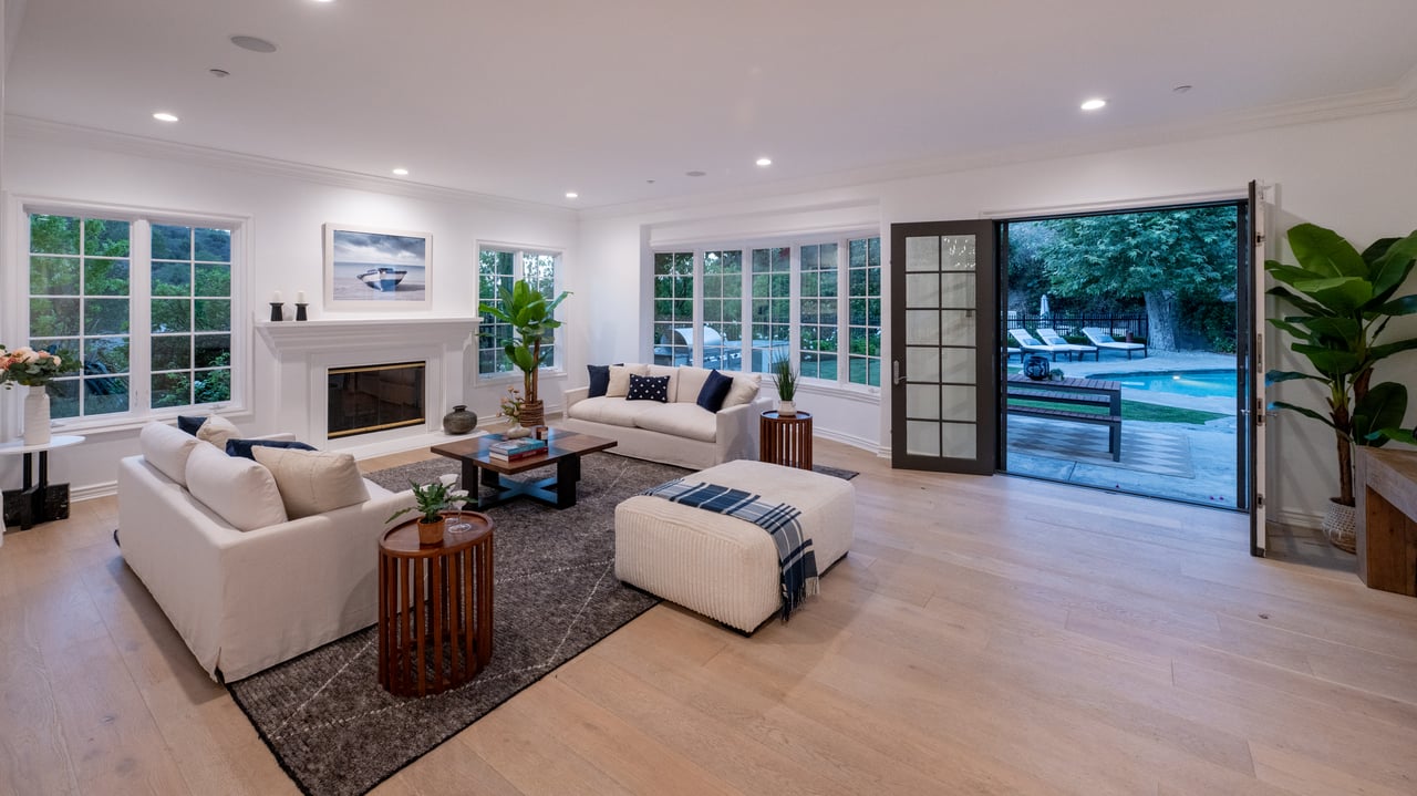 3686 Benedict Canyon Ln, Sherman Oaks 
