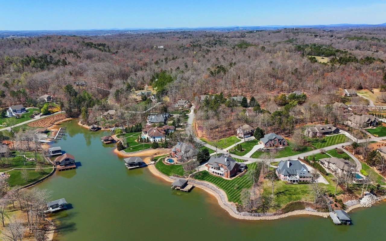 Wallace Luxury Spotlight | 190 Lake Crest Drive Lenoir City, TN 37772
