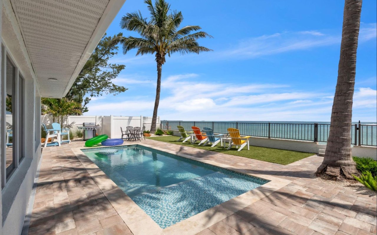 Live Near the Water? What You Need to Know Before Buying in Anna Maria Island