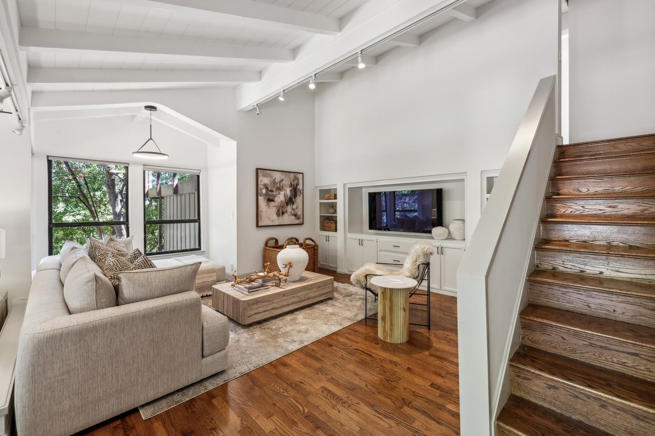 138 Bolivar LN