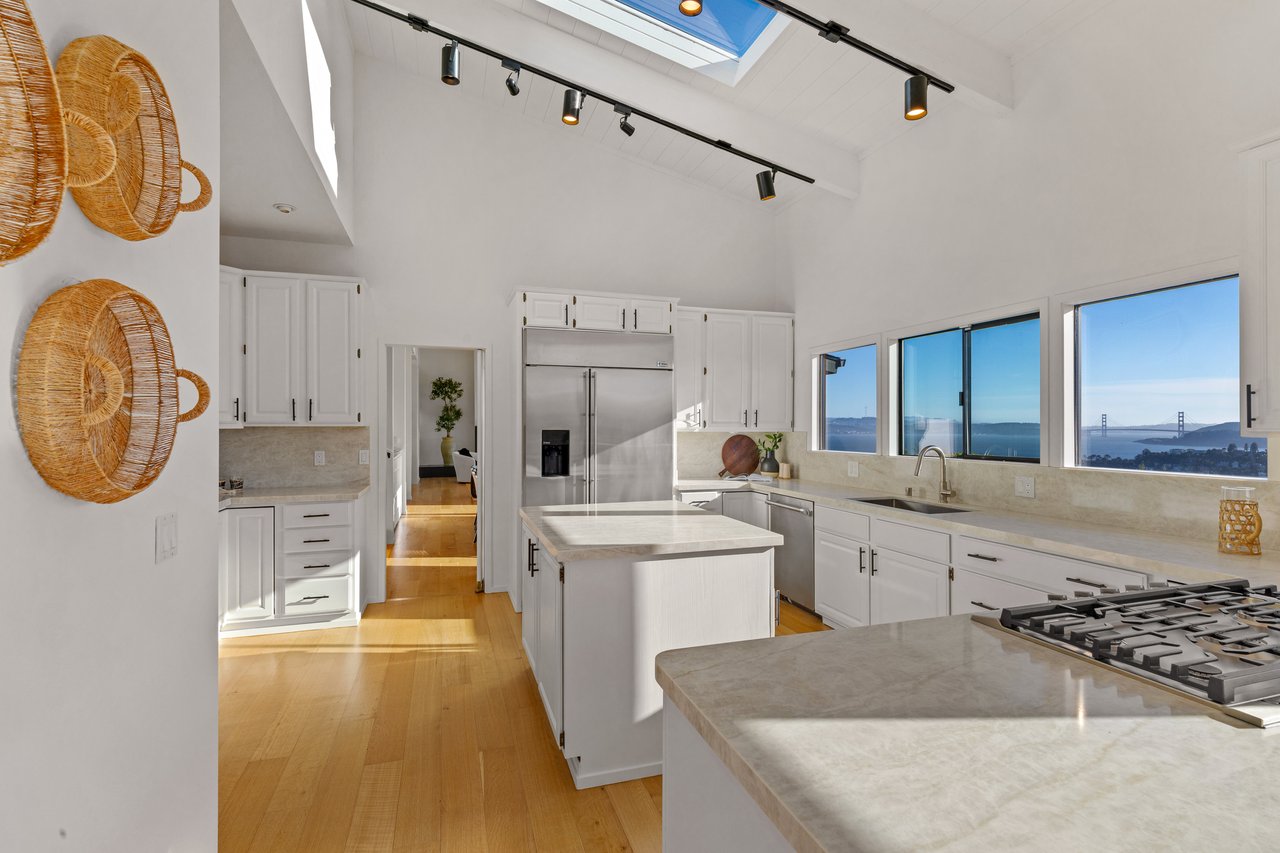 Sweeping Views of San Francisco and the Golden Gate Bridge