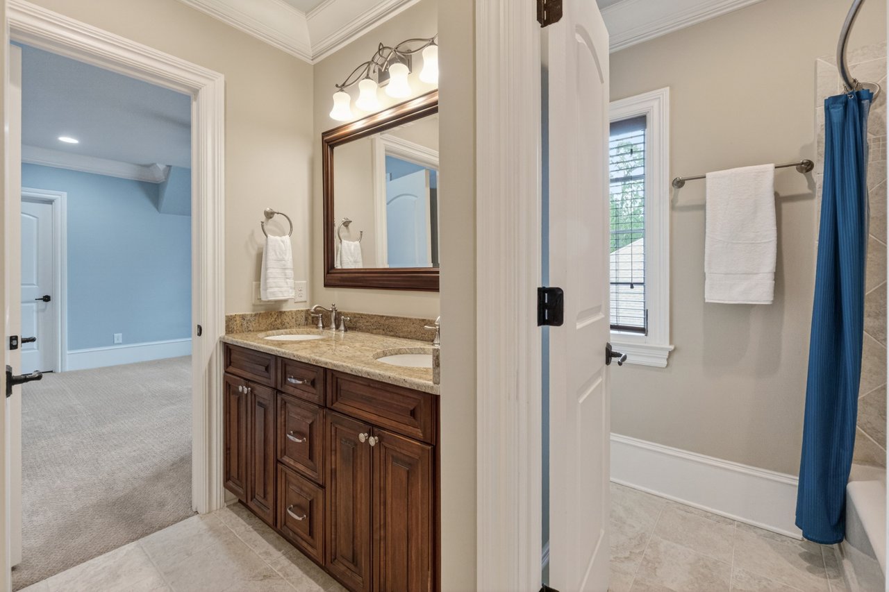 Private Exclusive Listing