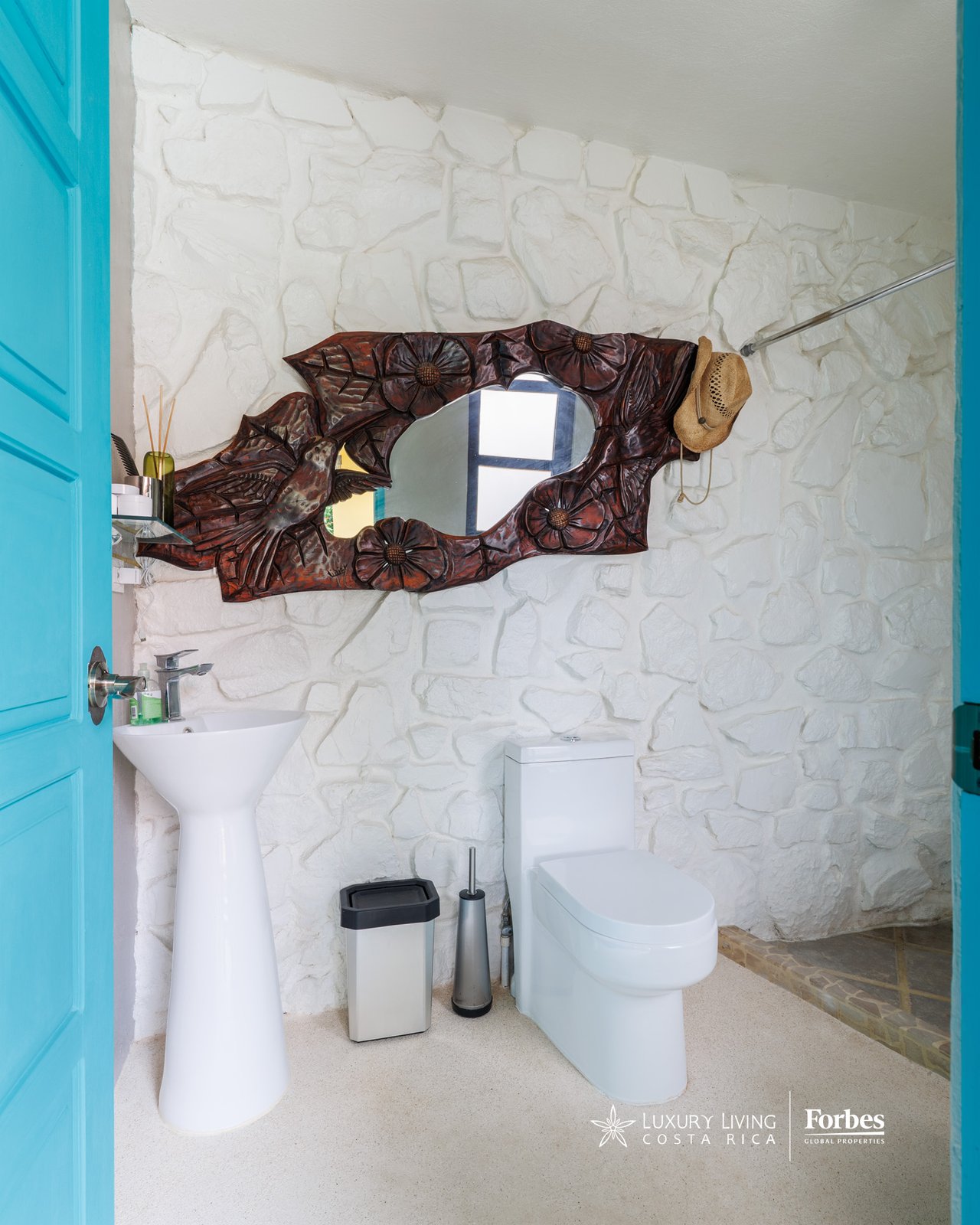 21476 - House: Balinese-Inspired Luxury Home for Sale in Atenas