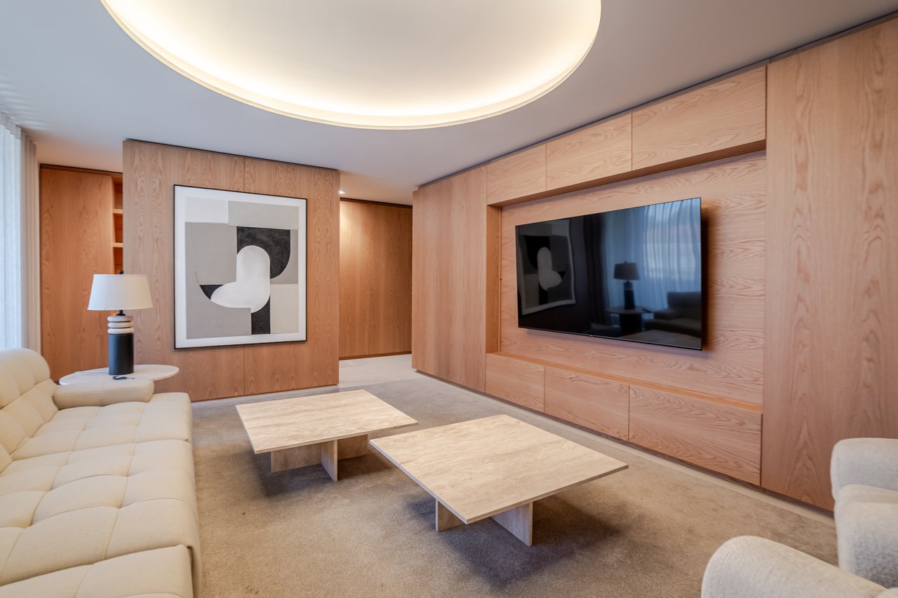 Luxury 4-Bedroom Apartment in Porto