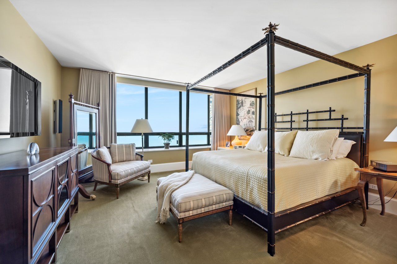 180 East Pearson Unit: 5902