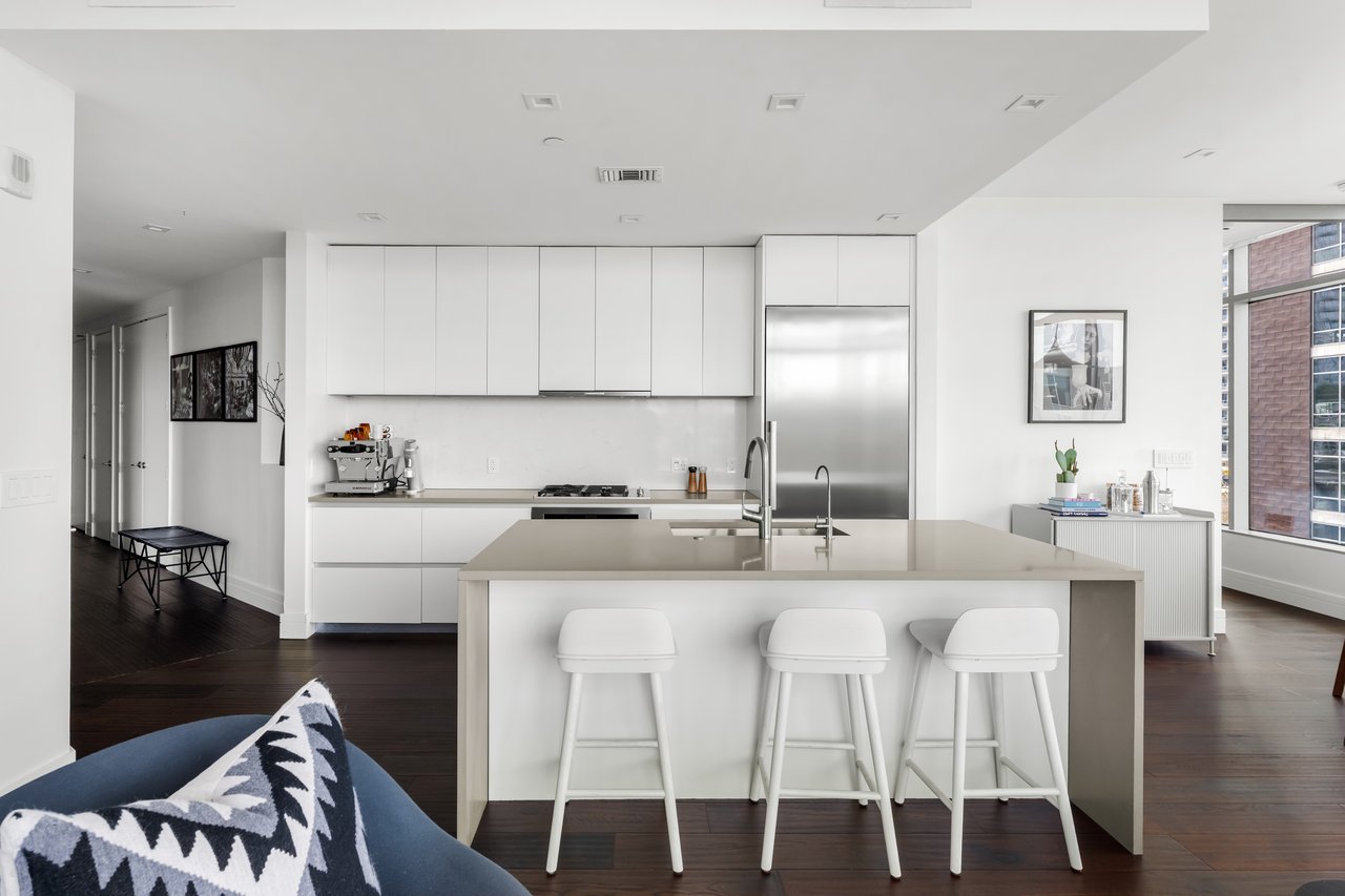 501 West Ave #704