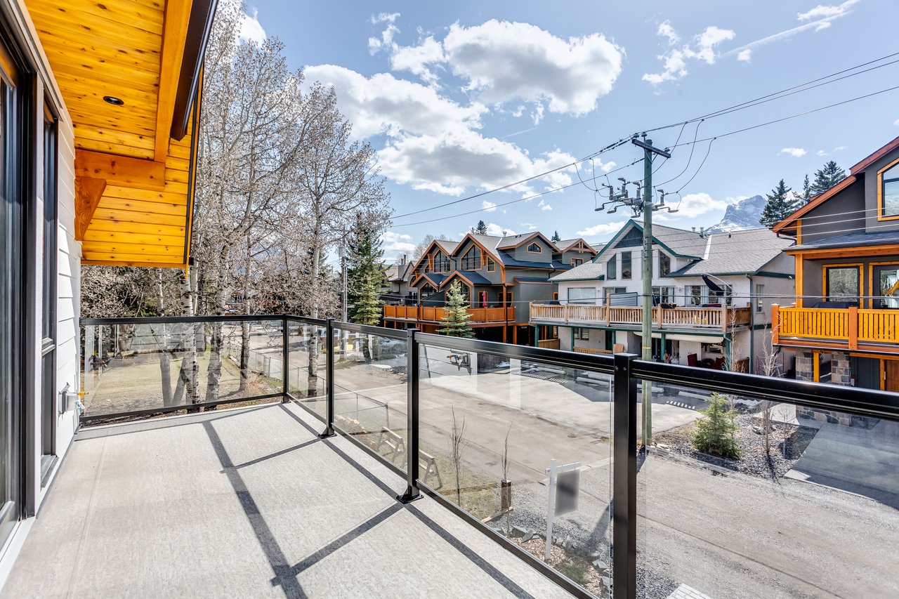 2(SE) - 833 6th Street