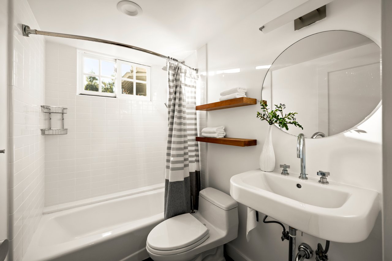 2745 La Cuesta Dr, Hollywood Hills