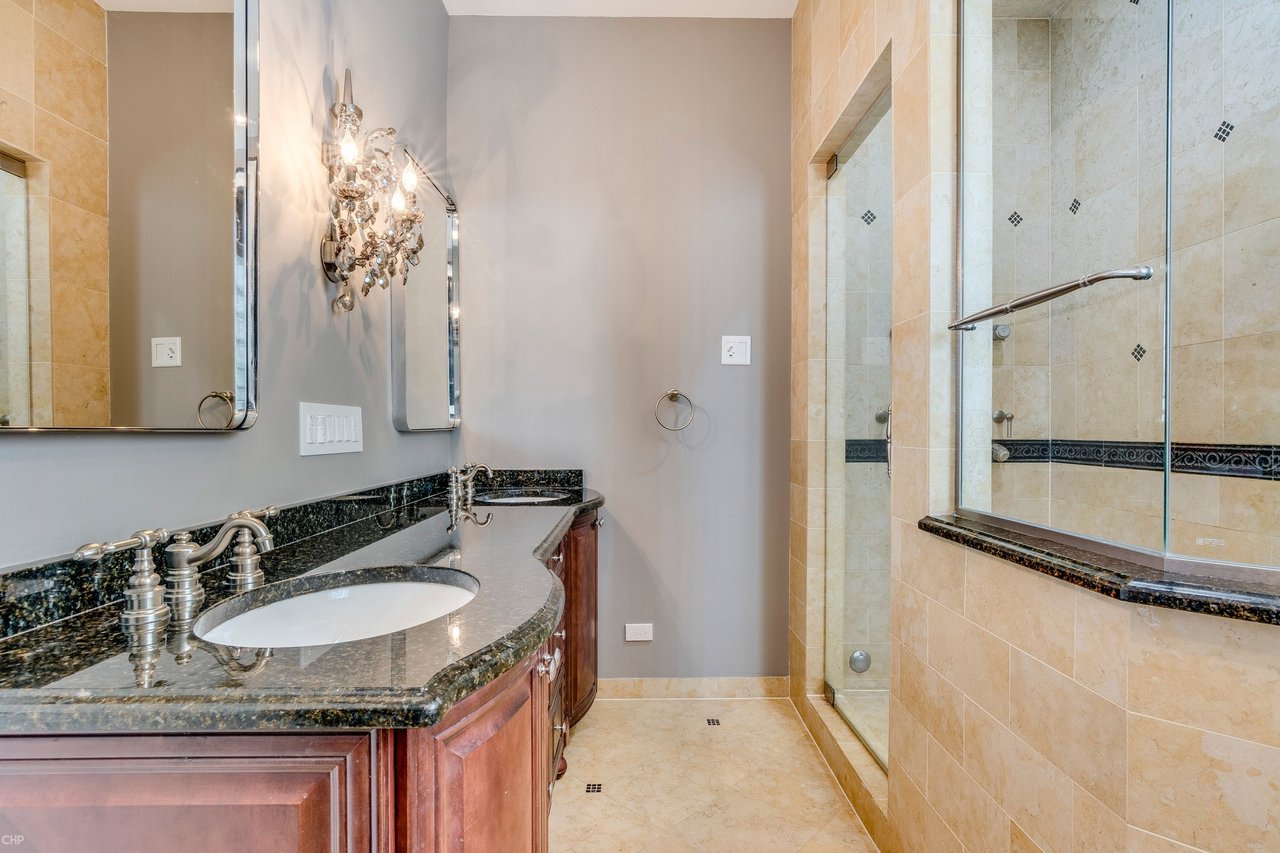 Designer Showcase | 2047 W Erie Street | $1,099,900