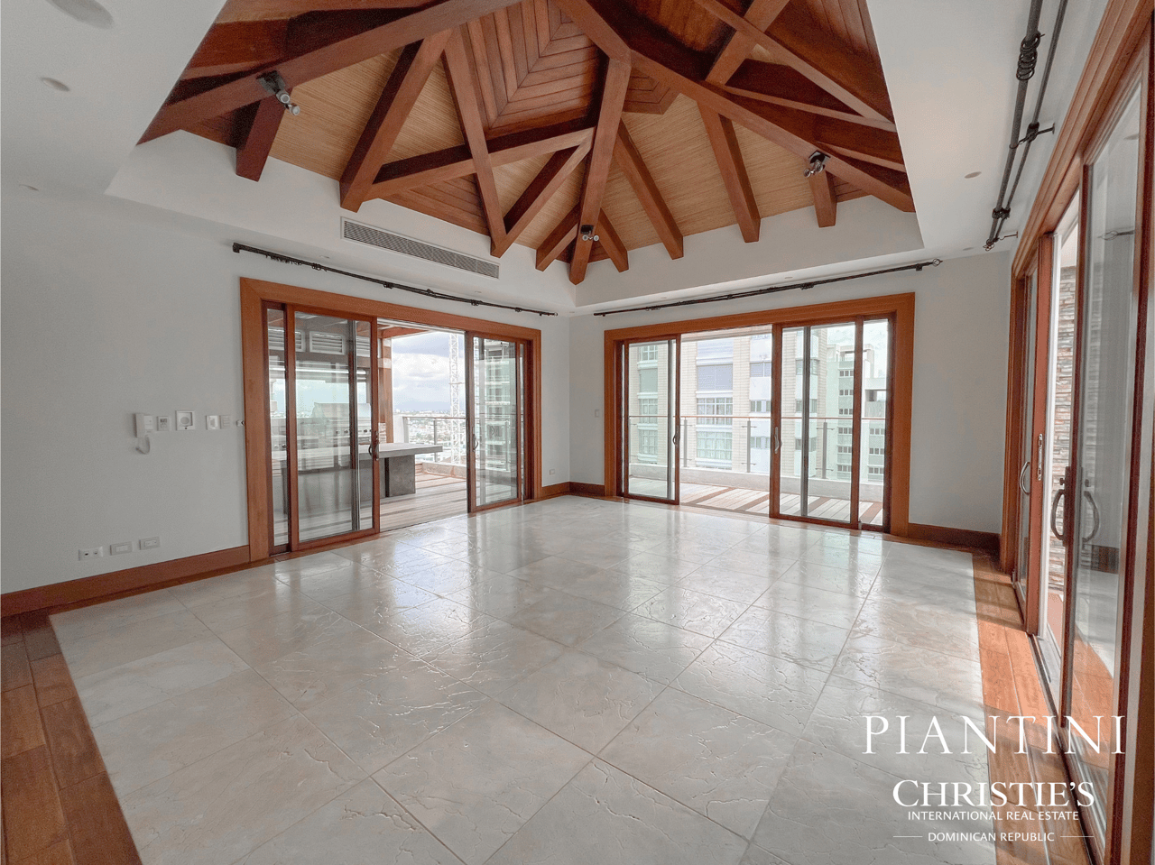 The Grand Penthouse, Ensanche Piantini