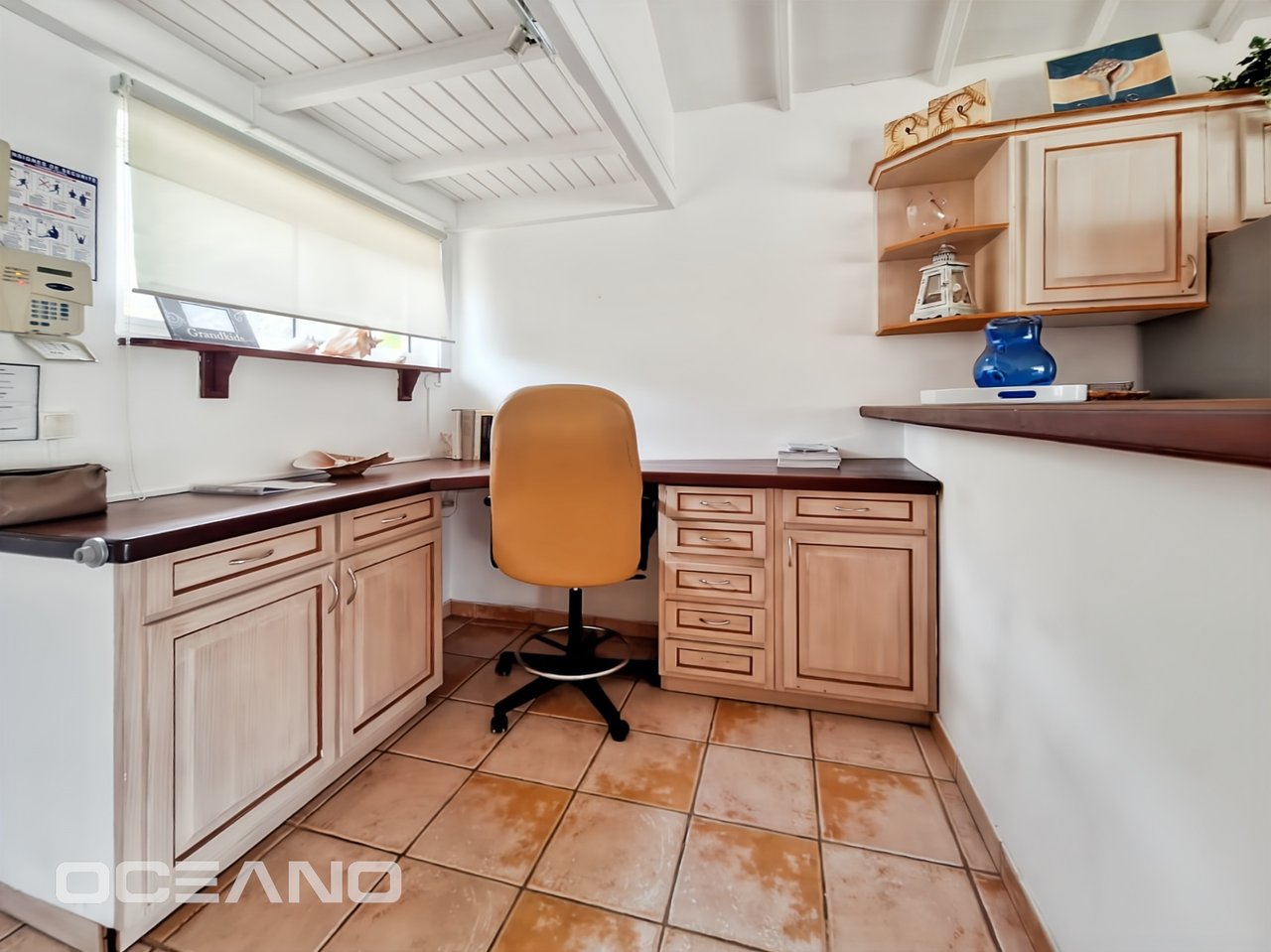 2-Bedroom Apartment with Sea View – Oyster Pond