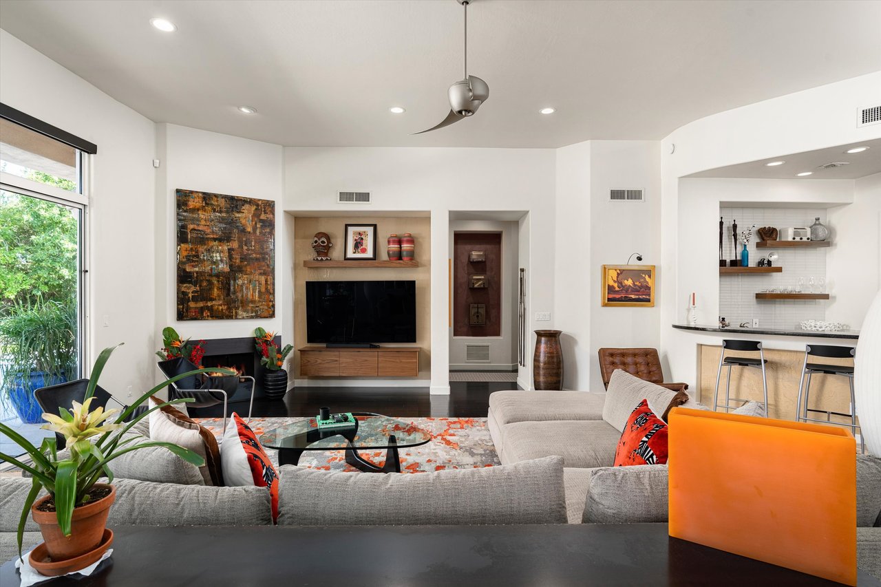 7124 E FOOTHILL Drive