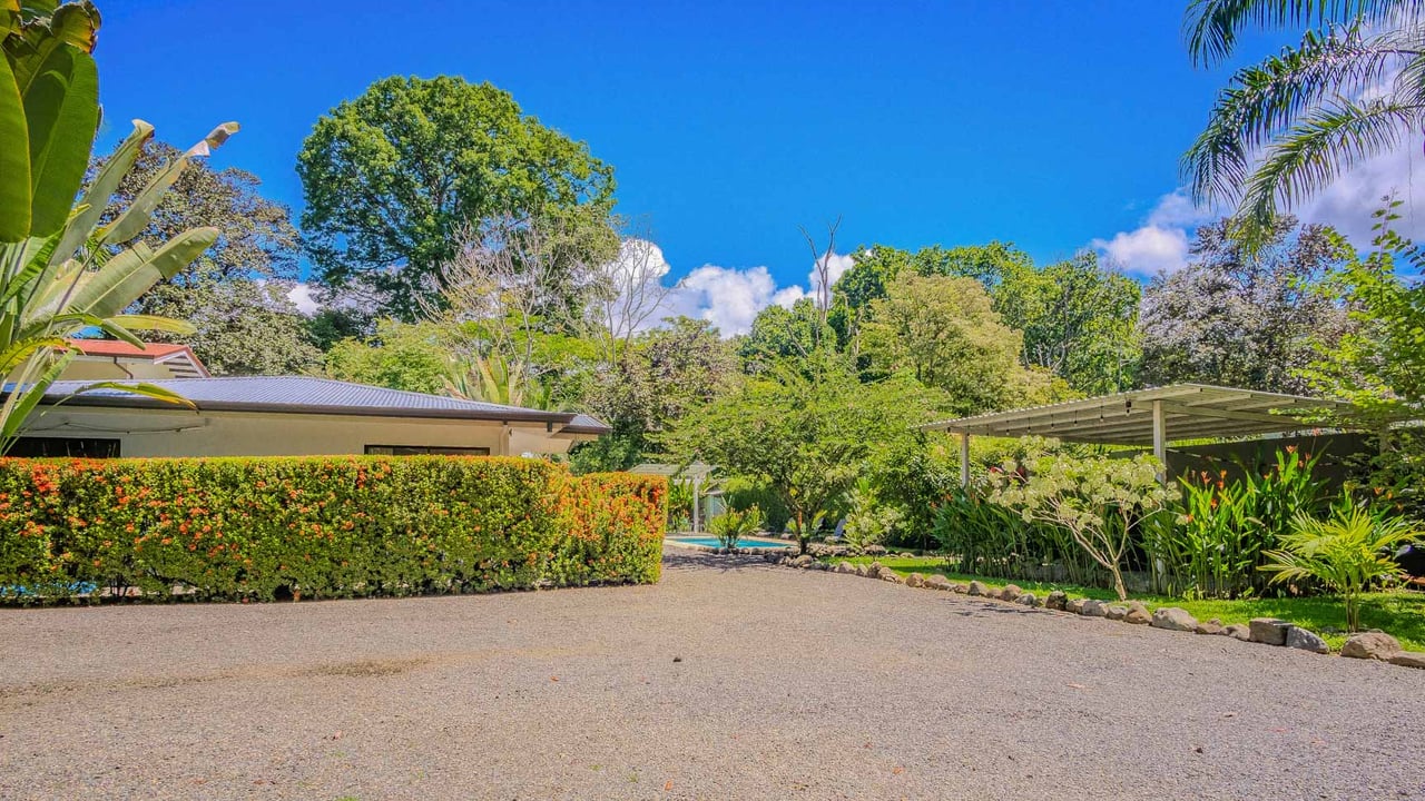 Tropical 3-Cabin Home with Pool and Gardens in the Heart of Uvita