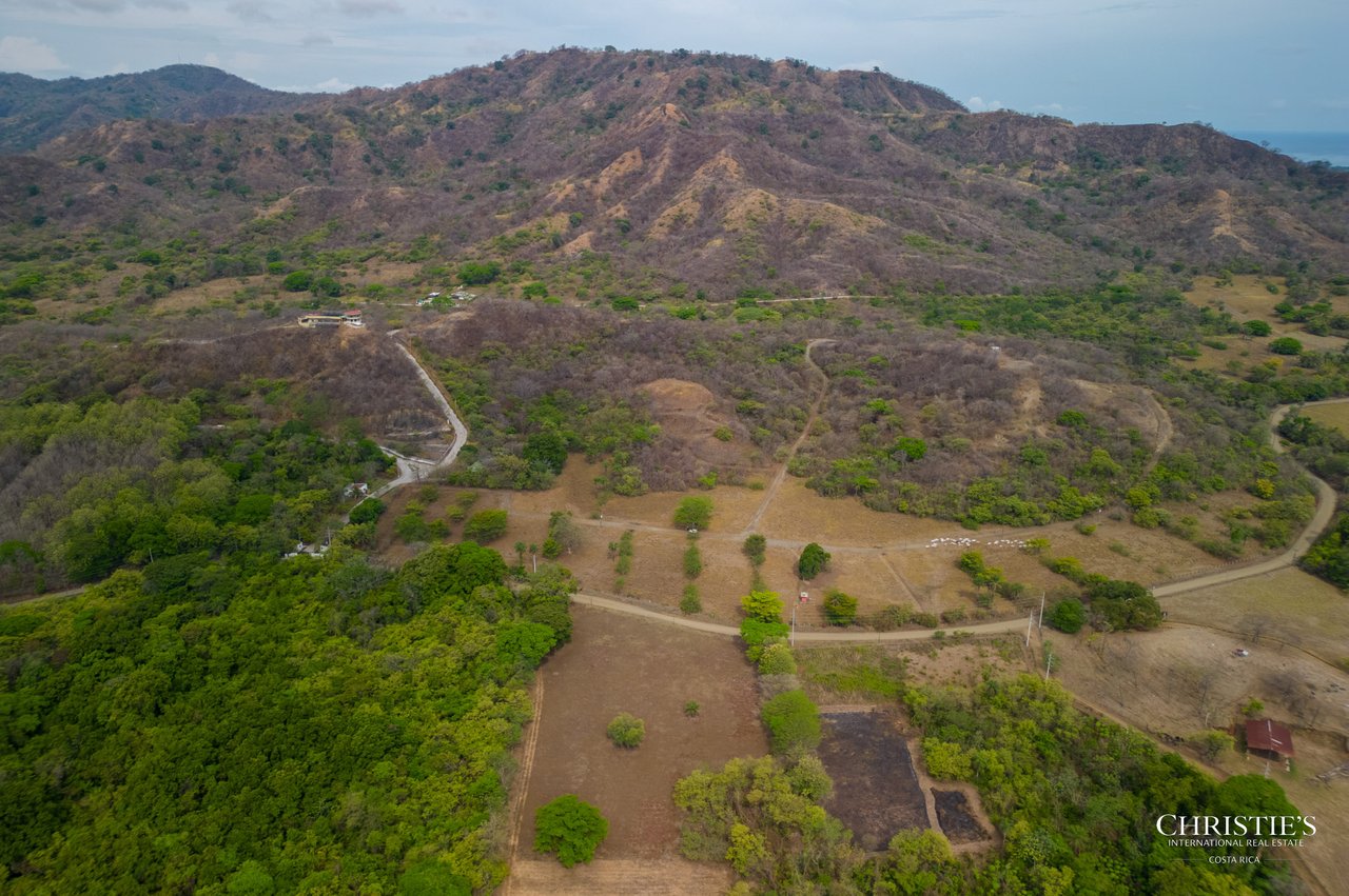 Commercial and Residential Lot for Sale in Colinas del Coyolar