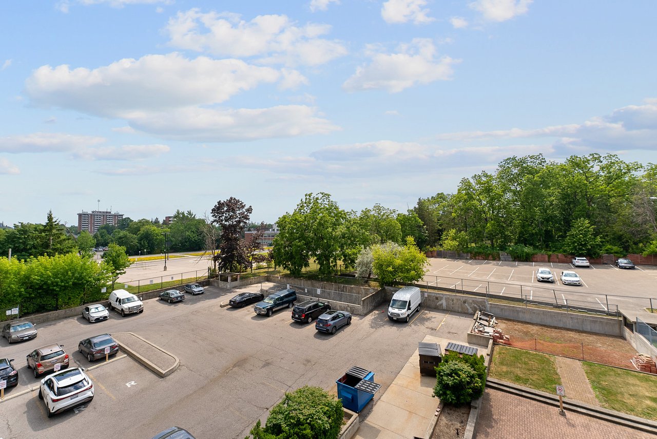 10330 Yonge Street W Unit: 404