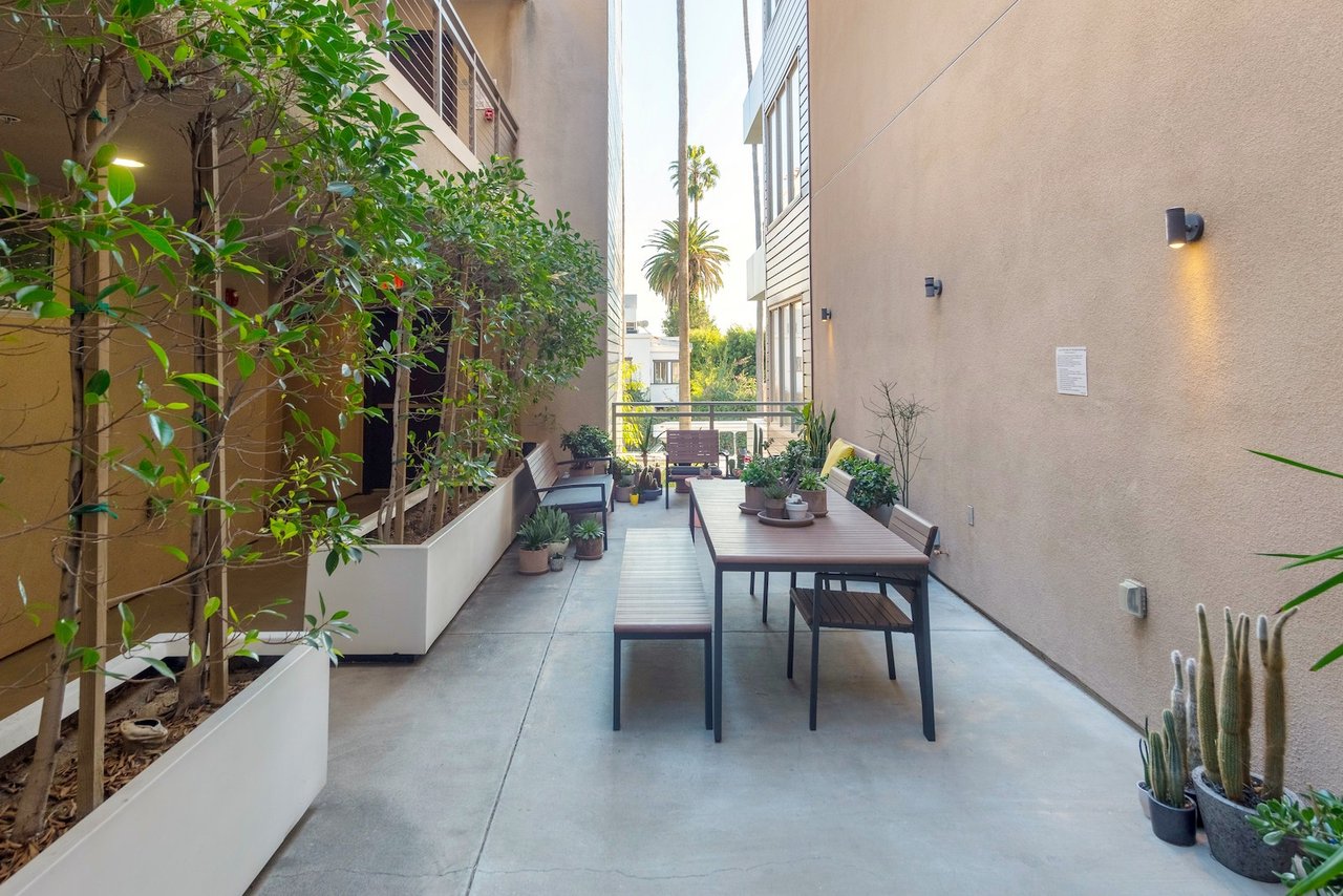 Modern 2 Bedroom/ 2 bath at the Metropol