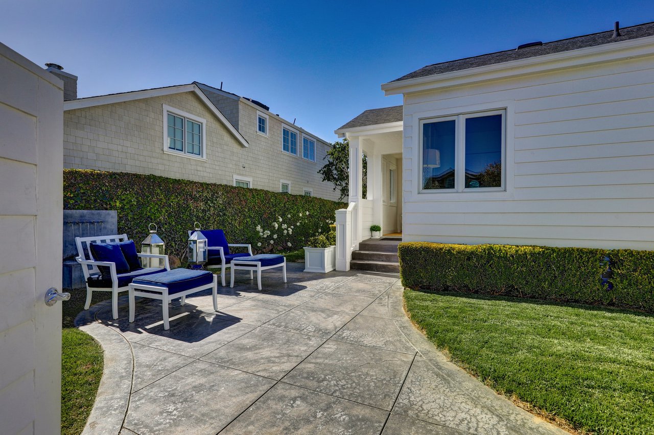 Coastal Contemporary - Stylish & Chic