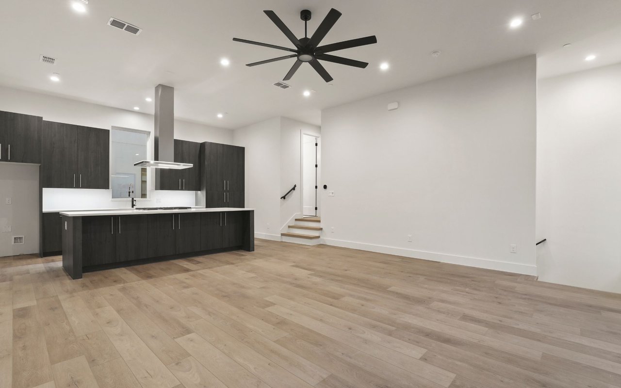 1855 Summit Ave, #102