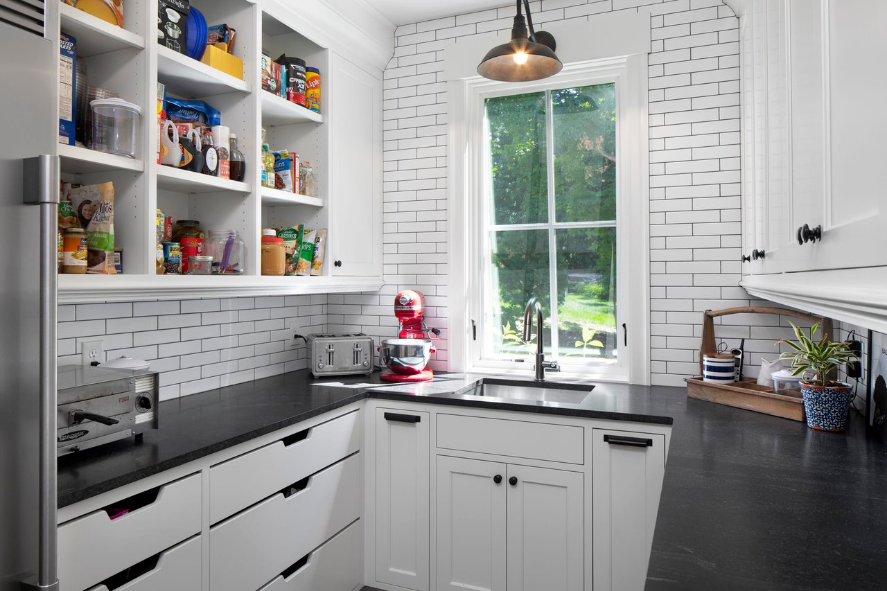 4693 Vine Hill Road | Deephaven