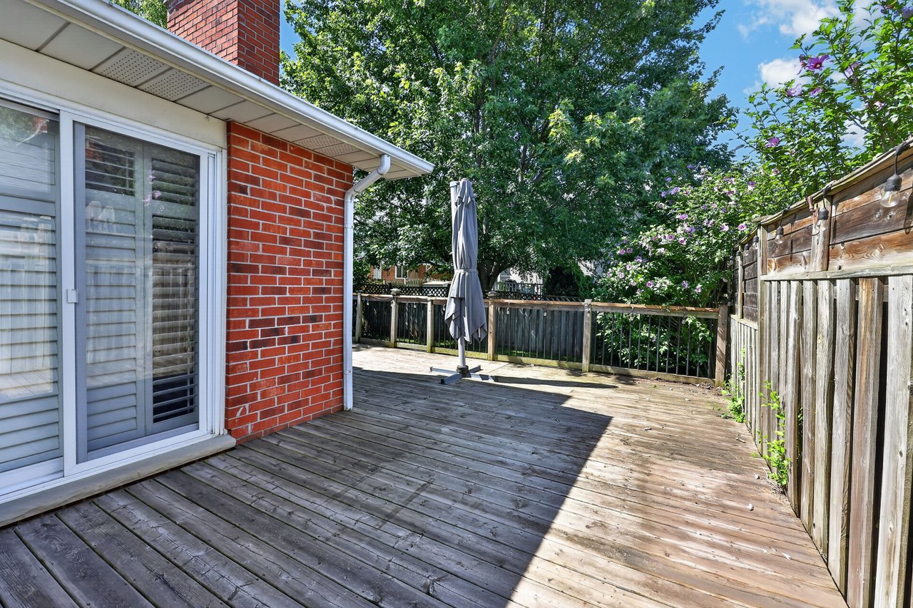 2102 Salma Crescent, Burlington